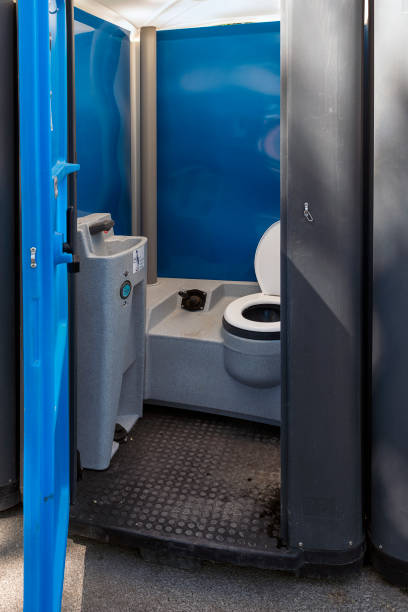 Best Portable restroom trailer rental  in Lakeside, FL