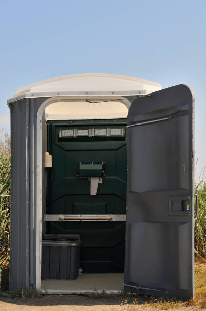 Best Portable restroom trailer rental  in Lakeside, FL
